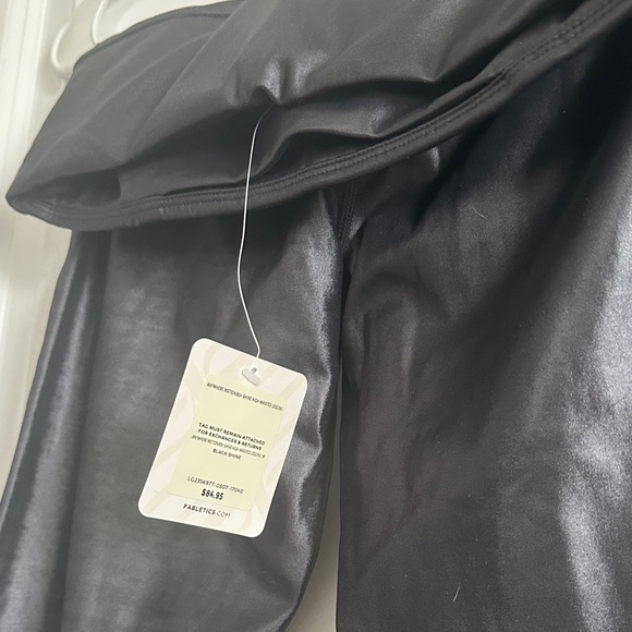 NWTπ§π»ββοΈπͺπ»π Fabletics Black Women's Leggings Set - Picture 5 of 7